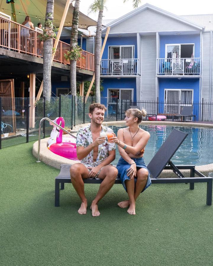 Mad Monkey Jungle Hostel Cairns Exterior photo