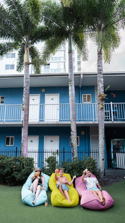 Mad Monkey Jungle Hostel Cairns Exterior photo