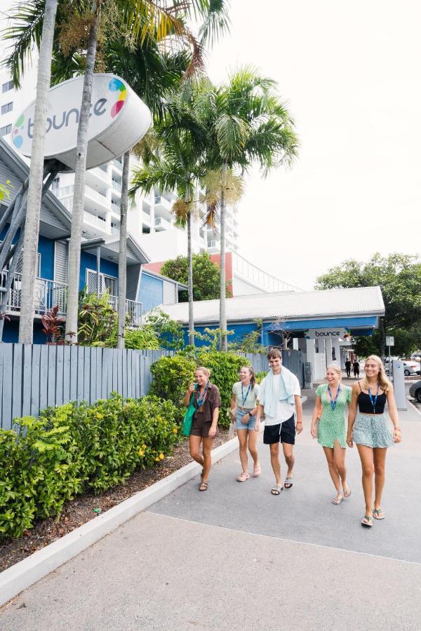 Mad Monkey Jungle Hostel Cairns Exterior photo