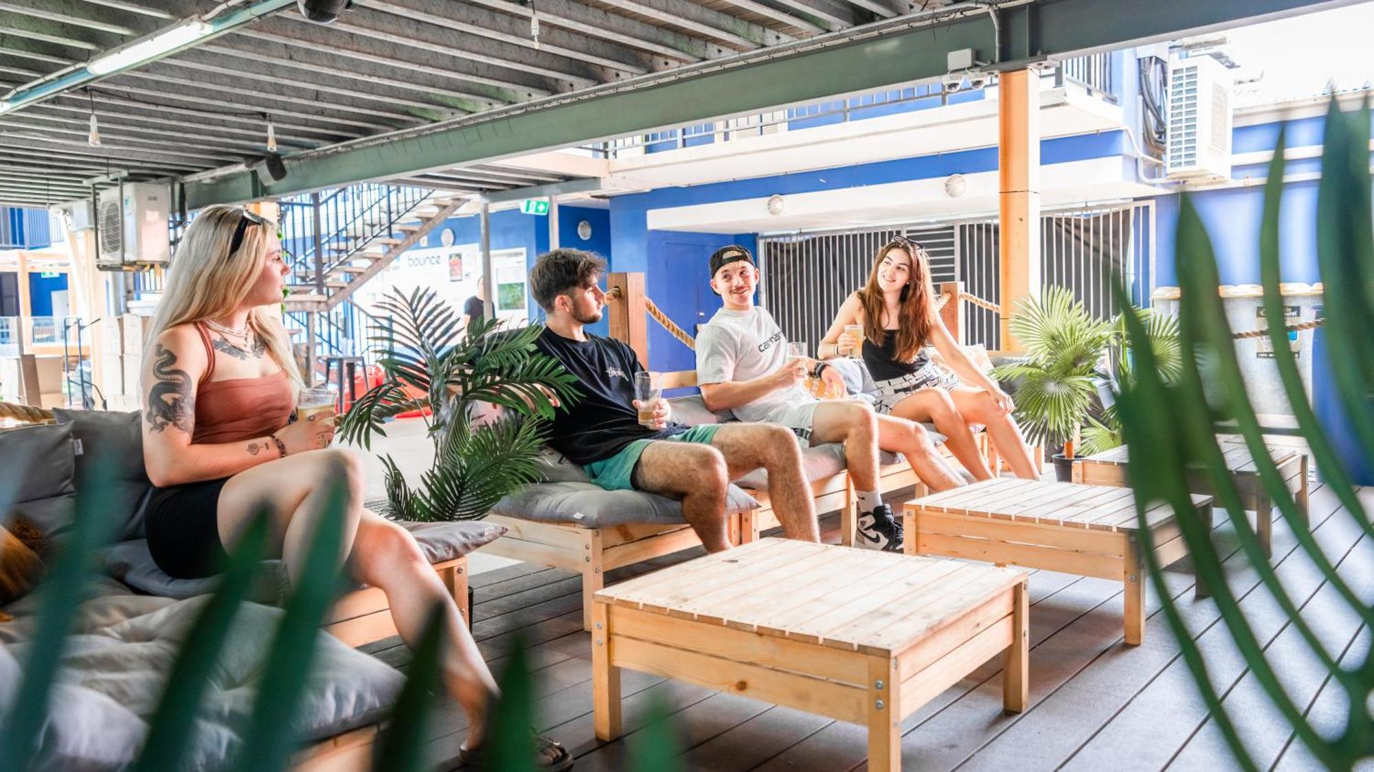 Mad Monkey Jungle Hostel Cairns Exterior photo
