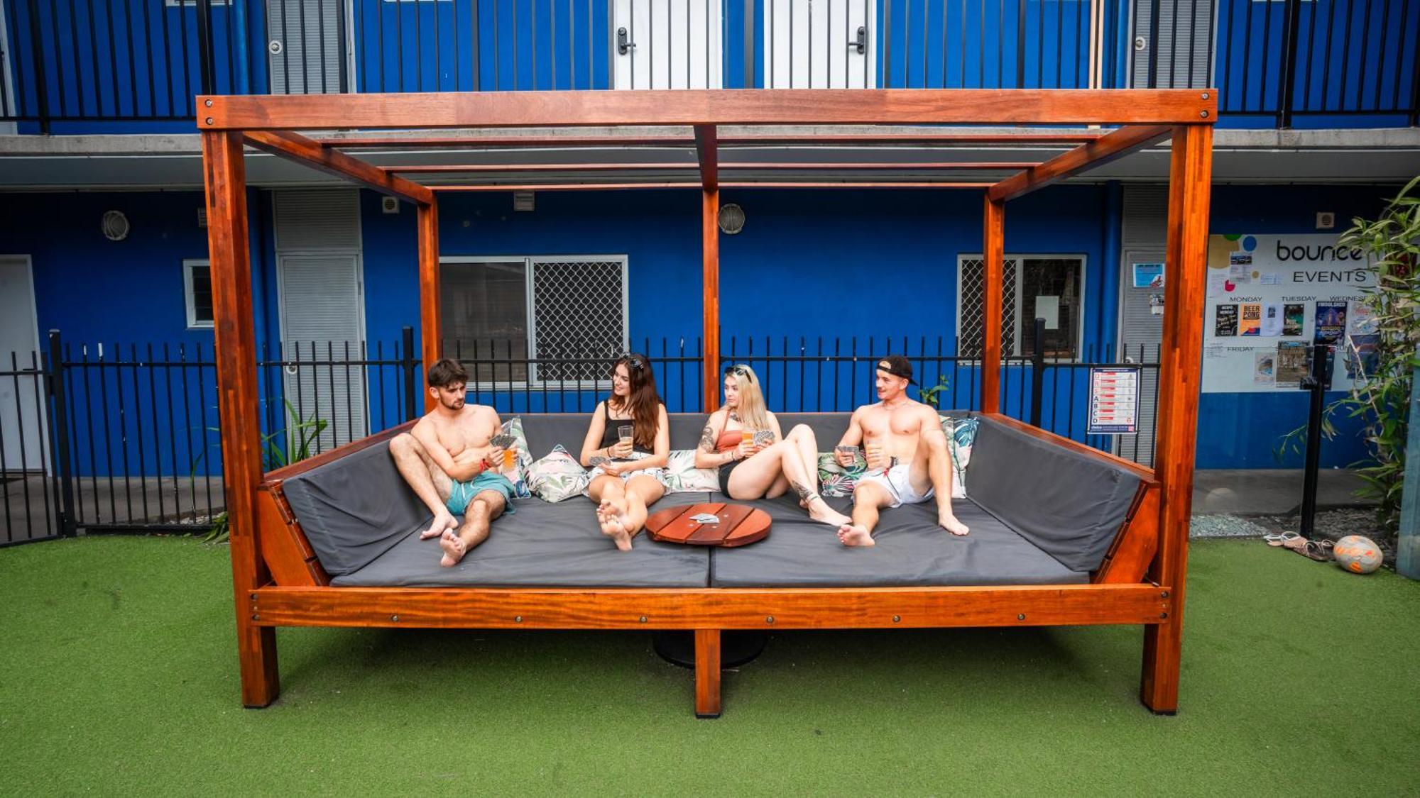 Mad Monkey Jungle Hostel Cairns Exterior photo