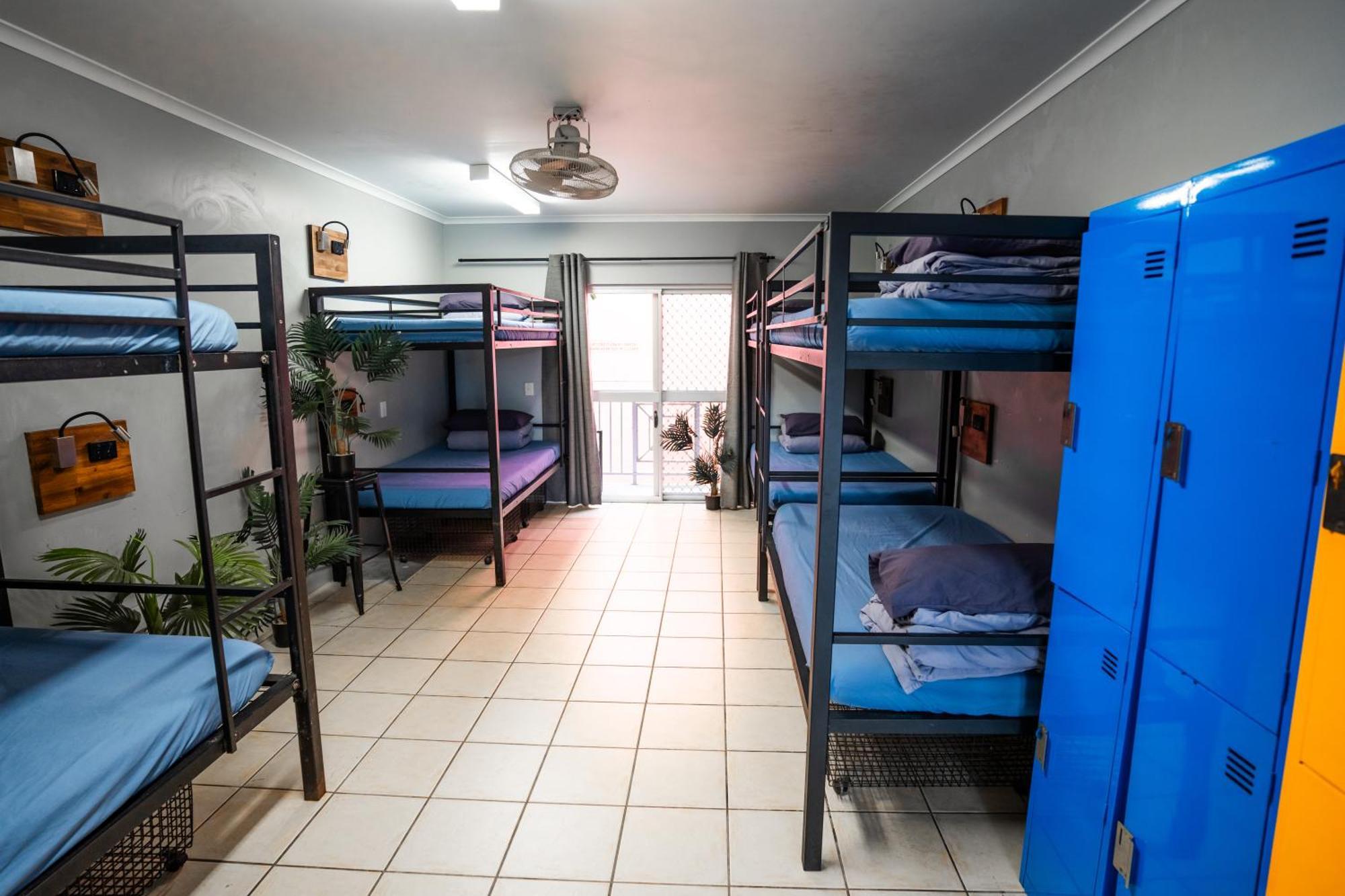 Mad Monkey Jungle Hostel Cairns Exterior photo