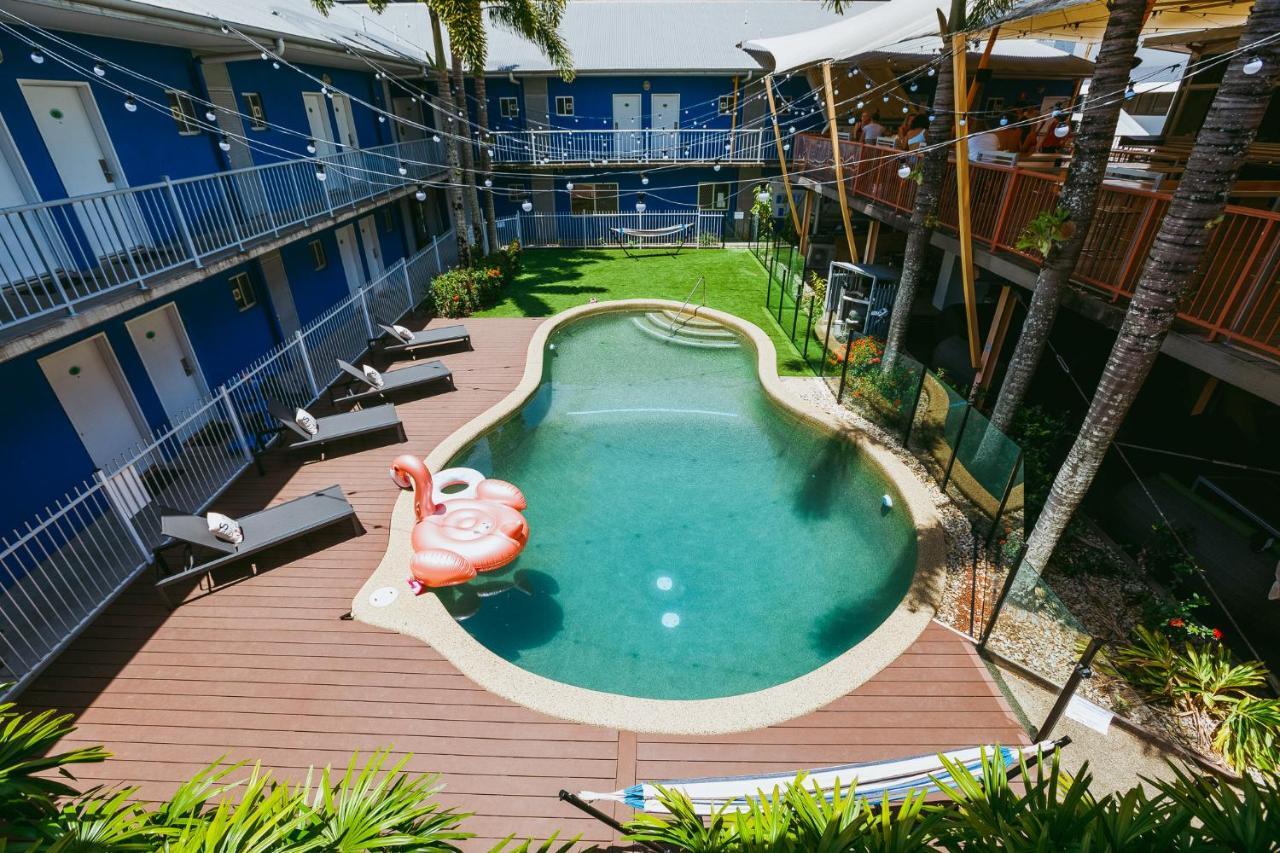 Mad Monkey Jungle Hostel Cairns Exterior photo